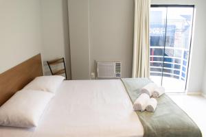 A bed or beds in a room at Hotel Central