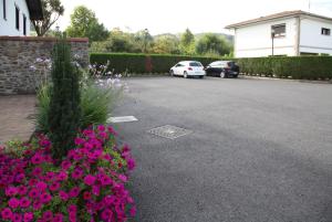 A garden outside CASA RURAL BARAZAR