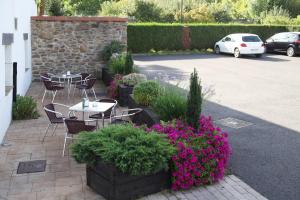 A garden outside CASA RURAL BARAZAR