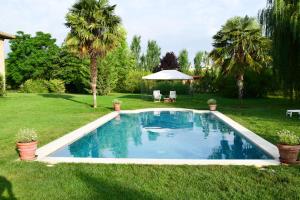 a swimming pool in the yard of a house at Finca el Consul in Logroño