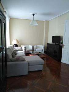 a living room with a couch and a table at La Clinica in Ballota