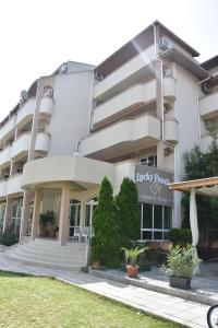 The building in which az apartmanhoteleket is located
