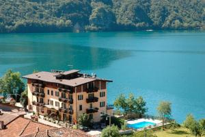 Gambar di galeri bagi Albergo Mezzolago di Mezzolago