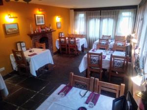 A restaurant or other place to eat at The Geese and Fountain 