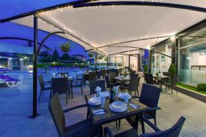 Restaurace v ubytování Семеен хотел Адена