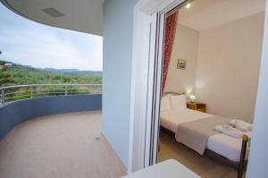 Posteľ alebo postele v izbe v ubytovaní Village Drapanias Apartments