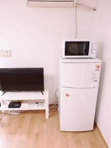 Kuchyň nebo kuchyňský kout v ubytování Hongdae Lovely Studio