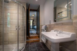 Koupelna v ubytování Edinbane Lodge + 37 fotografií