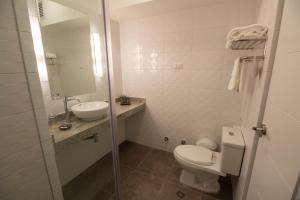 Tierra Viva Piura Hotel的一间浴室