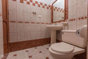 Koupelna v ubytování Quechua Hostal Recoleta + 37 fotografií