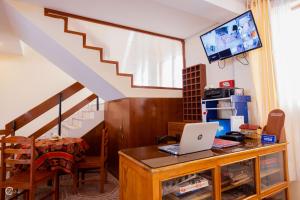 Televisyen dan/atau pusat hiburan di Quechua Hostal Recoleta