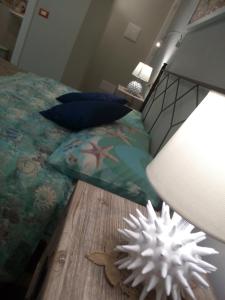 A bed or beds in a room at Case Vacanza Le Casette