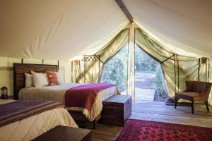 Säng eller sängar i ett rum på Firelight Camps