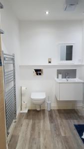 Ένα μπάνιο στο Margate Mews 150m From Sea Front and Dreamland +8 φωτογραφίες