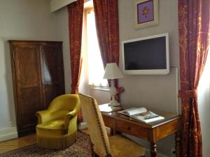 TV a/nebo společenská místnost v ubytování Hotel Million