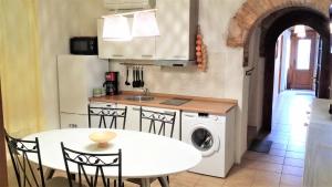 Kuchyňa alebo kuchynka v ubytovaní Authentic Mediterranean Apartment