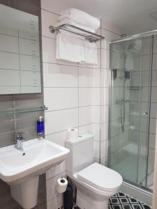 Koupelna v ubytování The Beverley Hotel London - Victoria + 22 fotografií