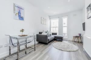 A seating area at 2-bed Notting Hill / Portobello