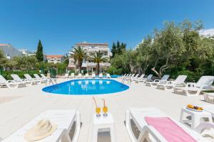 Bazén v ubytování Apartments Villa Daniela nebo v jeho okolí