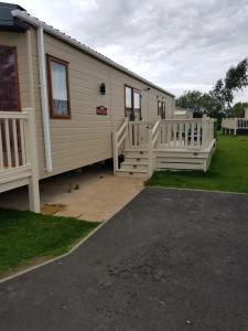 Gallery image of Mini lodge hot tub hols at Kingfisher Court in Tattershall