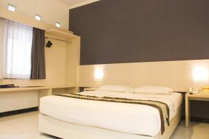 Krevet ili kreveti u jedinici u okviru objekta Cakra Kusuma Hotel