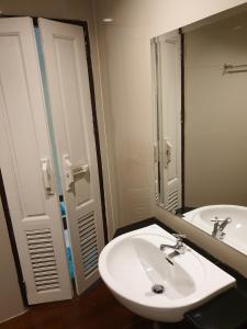 A bathroom at Kong Garden View Resort Chiang Rai