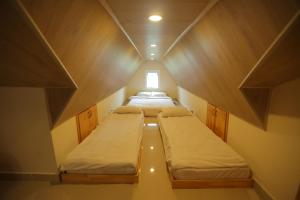 Postel nebo postele na pokoji v ubytování Hotel Phạm Duy
