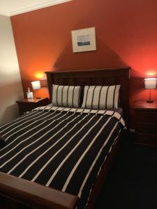 Ένα ή περισσότερα κρεβάτια σε δωμάτιο στο Cosy City Apartment