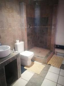 Ванная комната в Naisar Sparkling Apartment