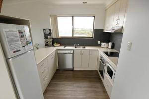 
A kitchen or kitchenette at Vista Marina Penthouse #5
