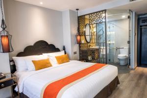 Postel nebo postele na pokoji v ubytování Sanouva Saigon Hotel