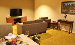 Uma televisão e/ou sistema de entretenimento em Summit Parkview Yangon