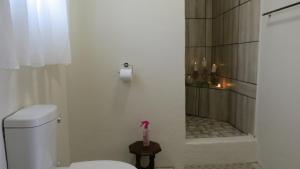 a bathroom with a toilet and a bath tub at Karoo-Koppie in Colesberg +53 photos