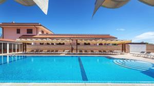 Bazén v ubytování La Terra Dei Sogni Country Hotel nebo v jeho okolí