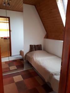 Posteľ alebo postele v izbe v ubytovaní Attila-Apartman Budaörs