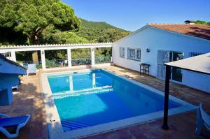 a swimming pool in front of a house at Sea près des Golfs in Santa Cristina d'Aro