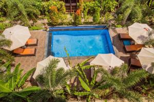 Der Swimmingpool an oder in der Nähe von Dinatah Lembongan Villas