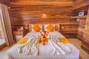 Ein Bett oder Betten in einem Zimmer der Unterkunft Dinatah Lembongan Villas