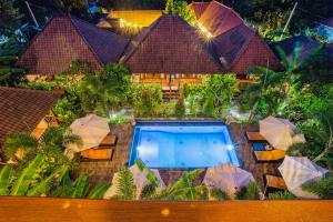 Der Swimmingpool an oder in der Nähe von Dinatah Lembongan Villas