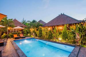 Der Swimmingpool an oder in der Nähe von Dinatah Lembongan Villas