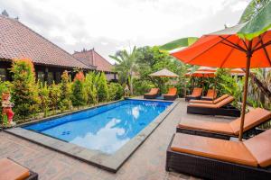 Der Swimmingpool an oder in der Nähe von Dinatah Lembongan Villas