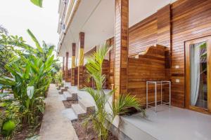 Ein Garten an der Unterkunft Dinatah Lembongan Villas