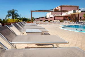 Bazén v ubytování La Terra Dei Sogni Country Hotel nebo v jeho okolí