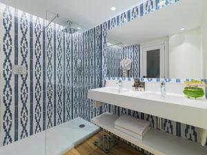 Kúpeľňa v ubytovaní Boutique Hotel H10 Blue Mar - Adults Only