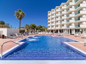 Bazén v ubytovaní Boutique Hotel H10 Blue Mar - Adults Only alebo v jeho blízkosti