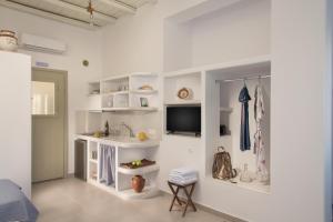 a living room with white walls and white shelves at Pollonia Center Studios in Pollonia