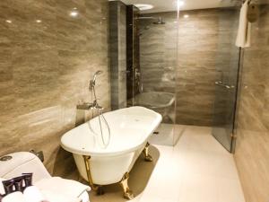 حمام في The Nest Hotel Nusa Dua