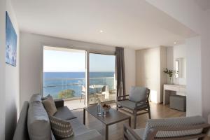 Posezení v ubytování Harmony Bay Hotel