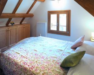 Albergo Diffuso Ravasclettoにあるベッド