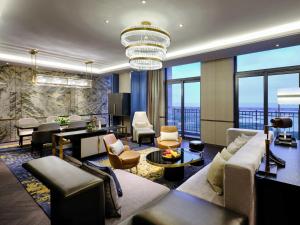 Posezení v ubytování Primus Hotel Shanghai Sanjiagang - Offer Pudong International Airport and Disney shuttle
